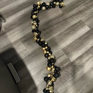 Blk and gold garland used only once
